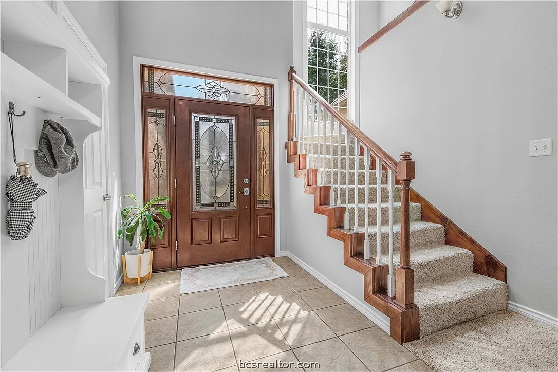 4 bed, 2.5 bath, 2334 sqft, $2,800 — Photo 3