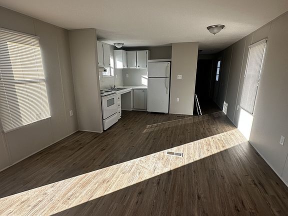 2nd image of 700 E 6th St #30