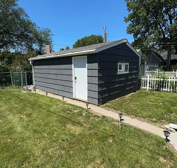 720 Cedar Lake Rd S — Photo 26