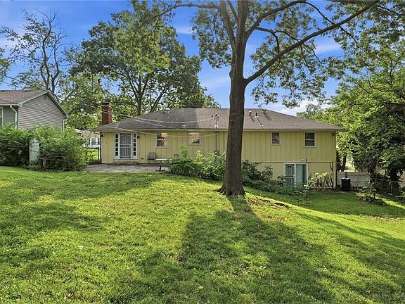 4th image of 10936 Myrtle Ave