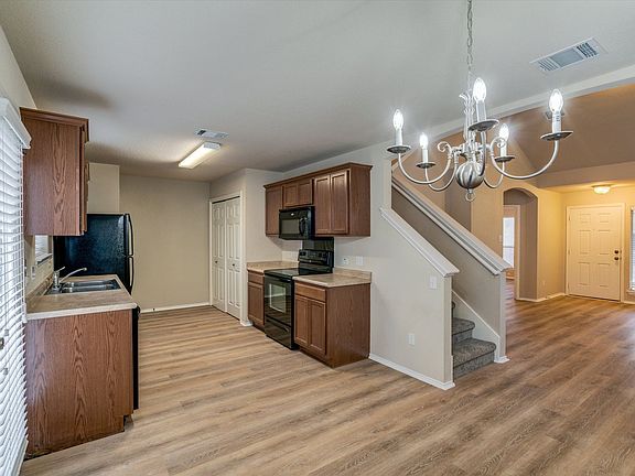 5th image of 1504 Big Thicket Dr