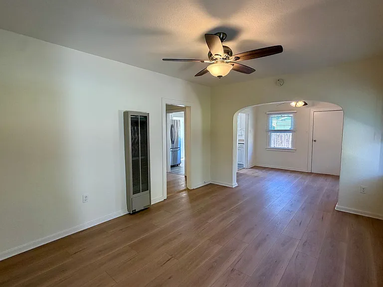 1190 Pine Ave — Photo 8