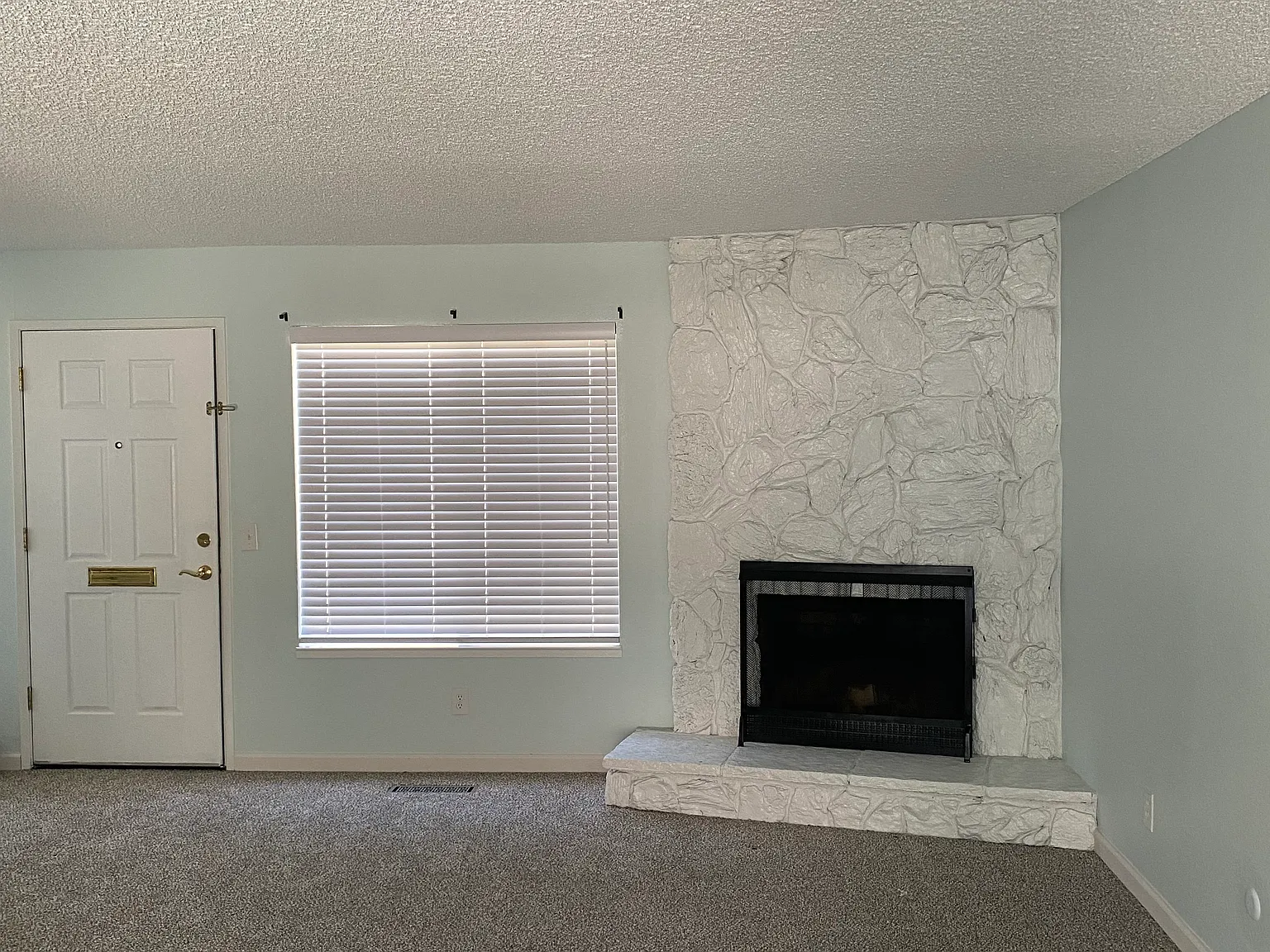 2 bed, 1218 sqft, $2,200 — Photo 1