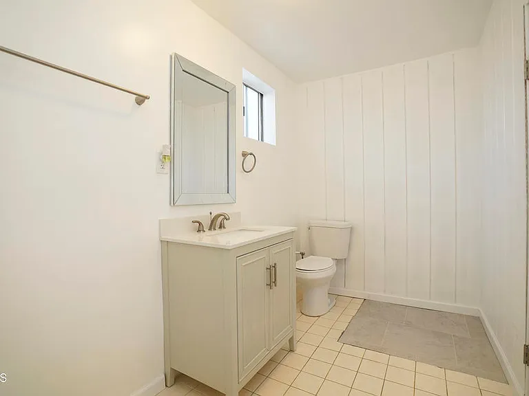 2938 Warwick Ave — Photo 16