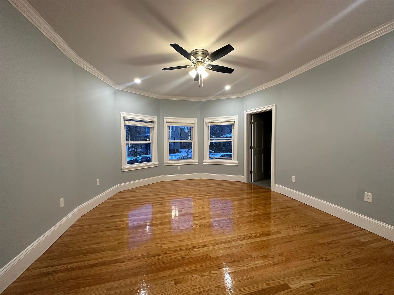 3 bed, 1600 sqft, $4,400 — Photo 4