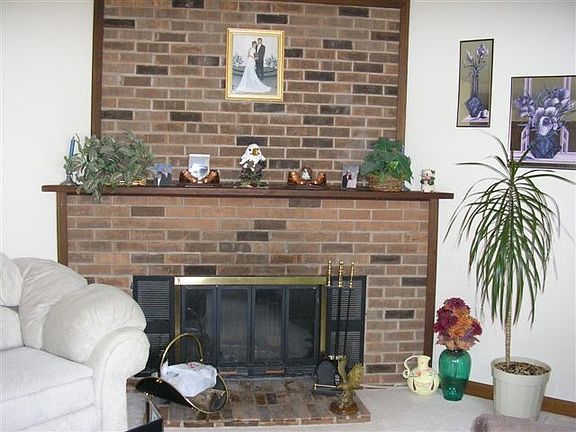 LIVING RM 
