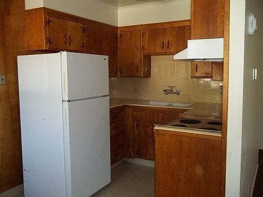 2nd image of 1425 W Clinton Ave