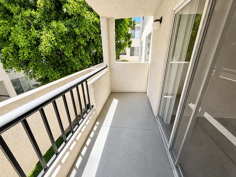 5525 Canoga Ave #209 — Photo 22