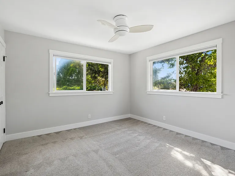2550 Elden Ave #B — Photo 16