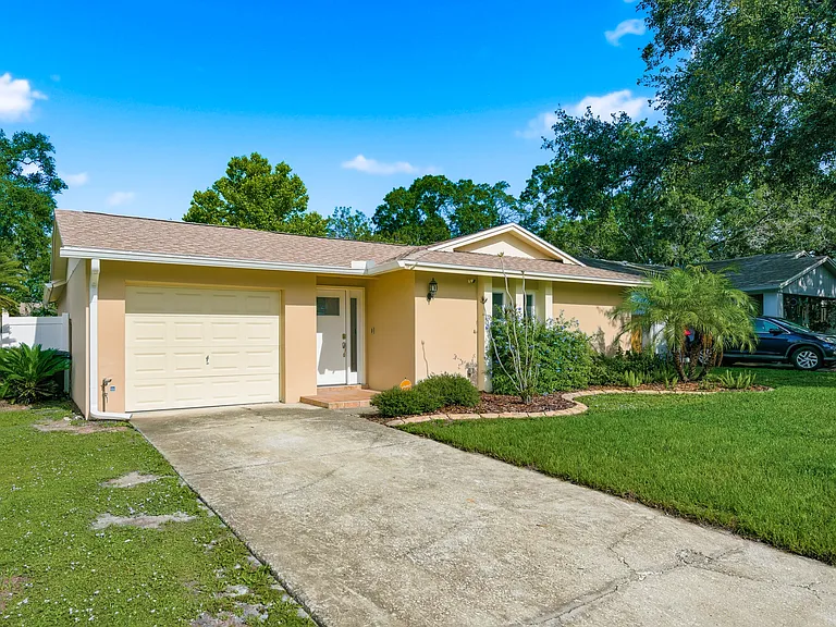 2914 Cypress Green Dr — Photo 3