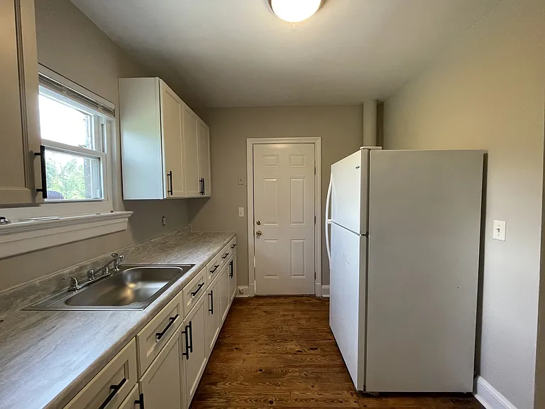 3873 S Amherst Hwy — Photo 4