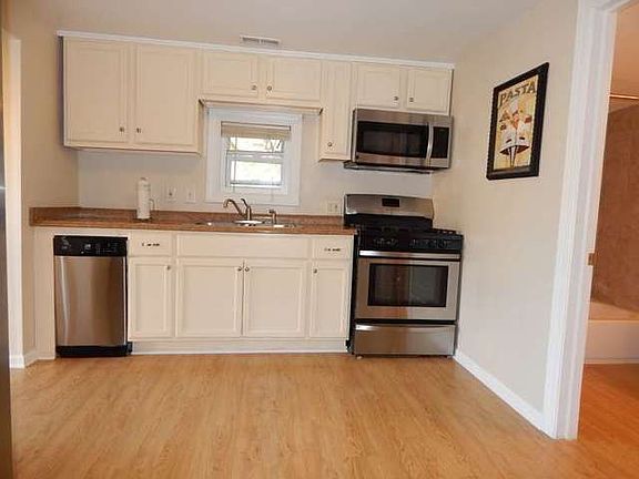 5th image of 241 N Lincoln Ave