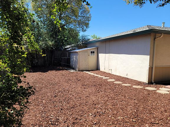 4th image of 1005 Circuit Dr APT C