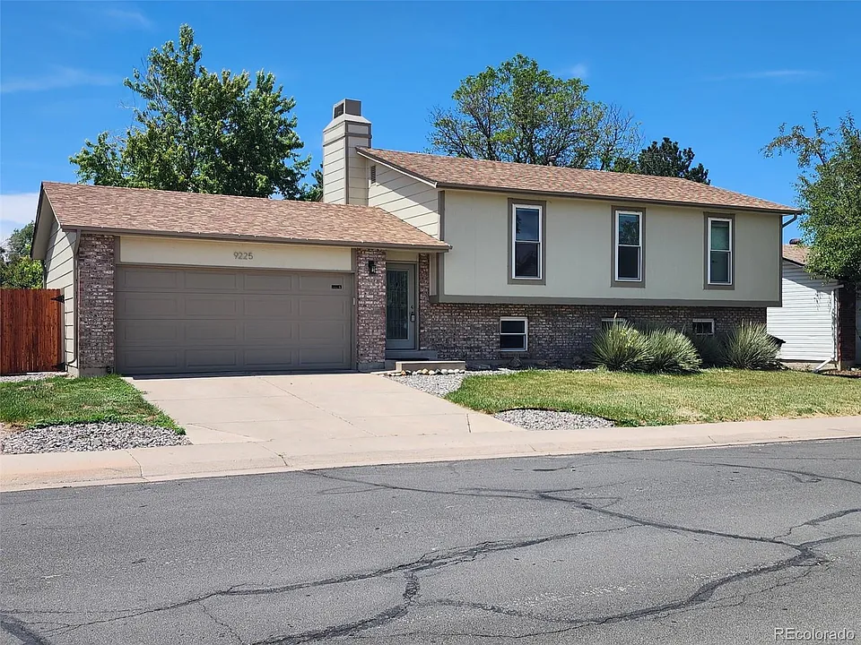 9225 Clermont Dr
