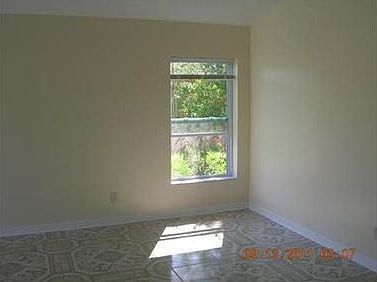 4th image of 712 Wisteria Ave