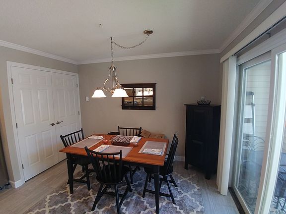 Eating area in kitchen 