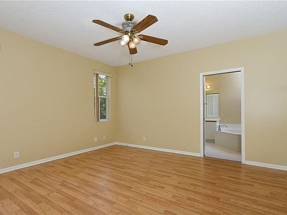 4th image of 836 Sand Creek Cir