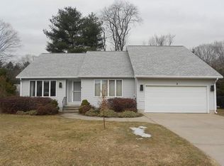 3 Beechwood Ave, Easthampton, MA 01027