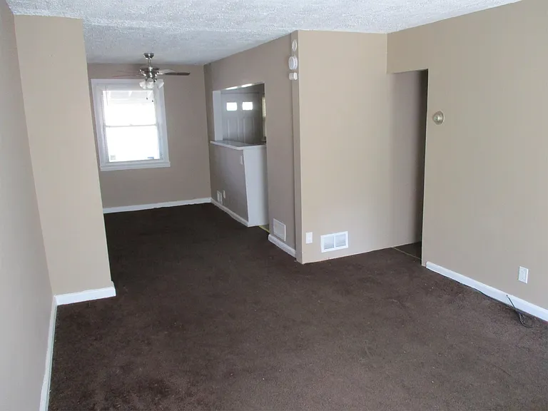 4404 Mountview Rd — Photo 3