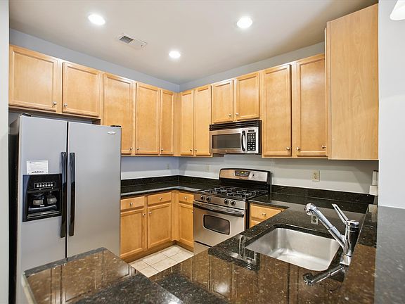 5th image of 2655 Prosperity Ave APT 100
