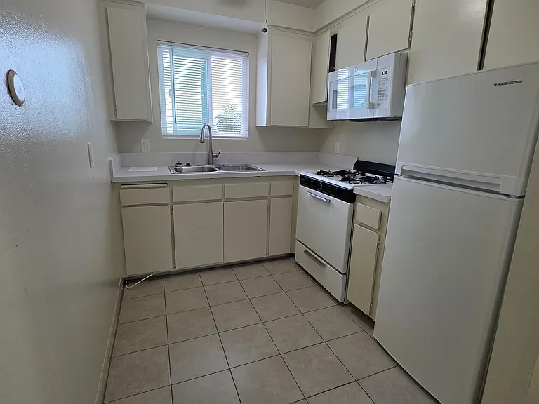 Studio, Kitchen