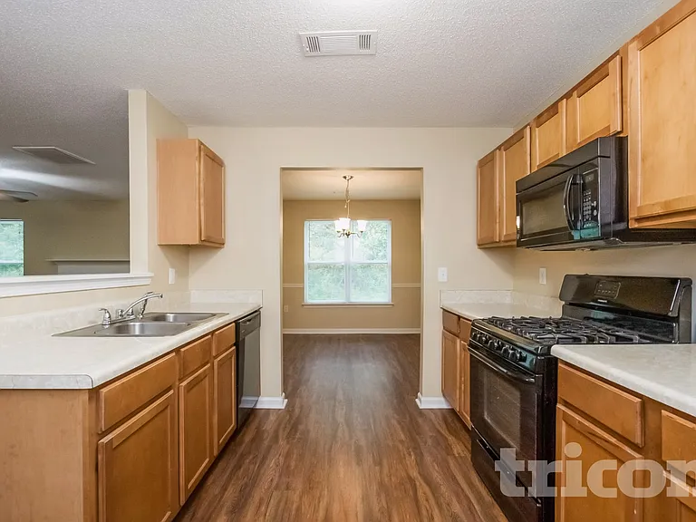 3044 Summer Breeze Dr — Photo 4