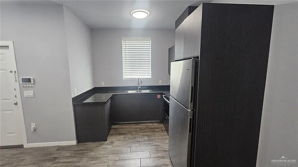1 bed, 1.0 bath, 2000 sqft, $800 — Photo 2