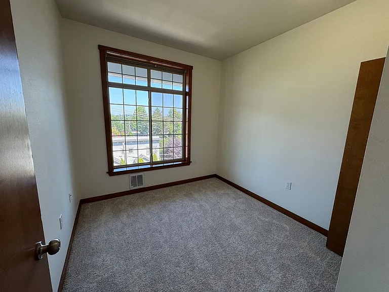 910 Gladstone St #307 — Photo 1