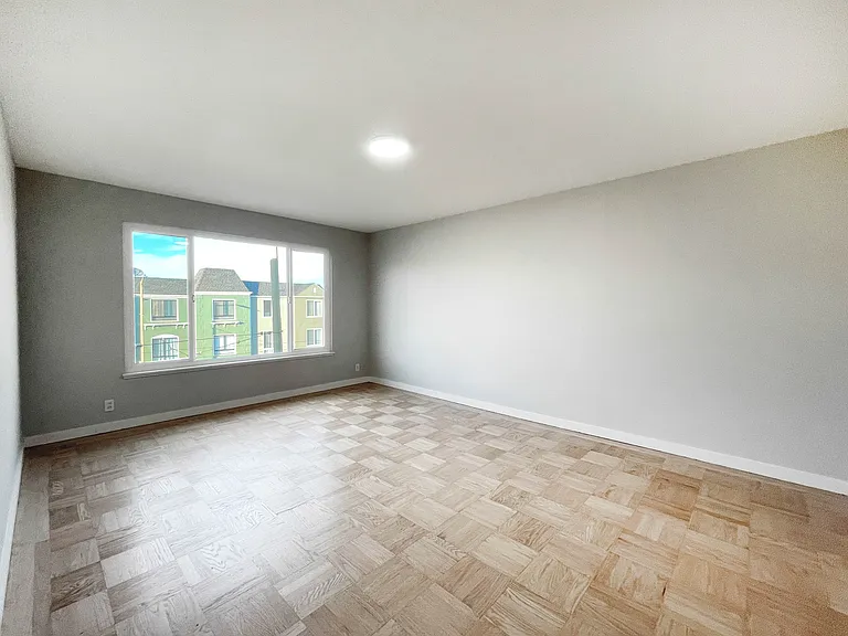 2421 Judah St #4 — Photo 2