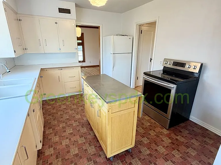 2101 N Rosa Parks Way — Photo 18