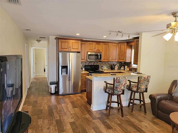 3rd image of 2131 W Bay Dr