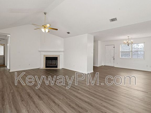 3rd image of 2807 Crosscreek Rd
