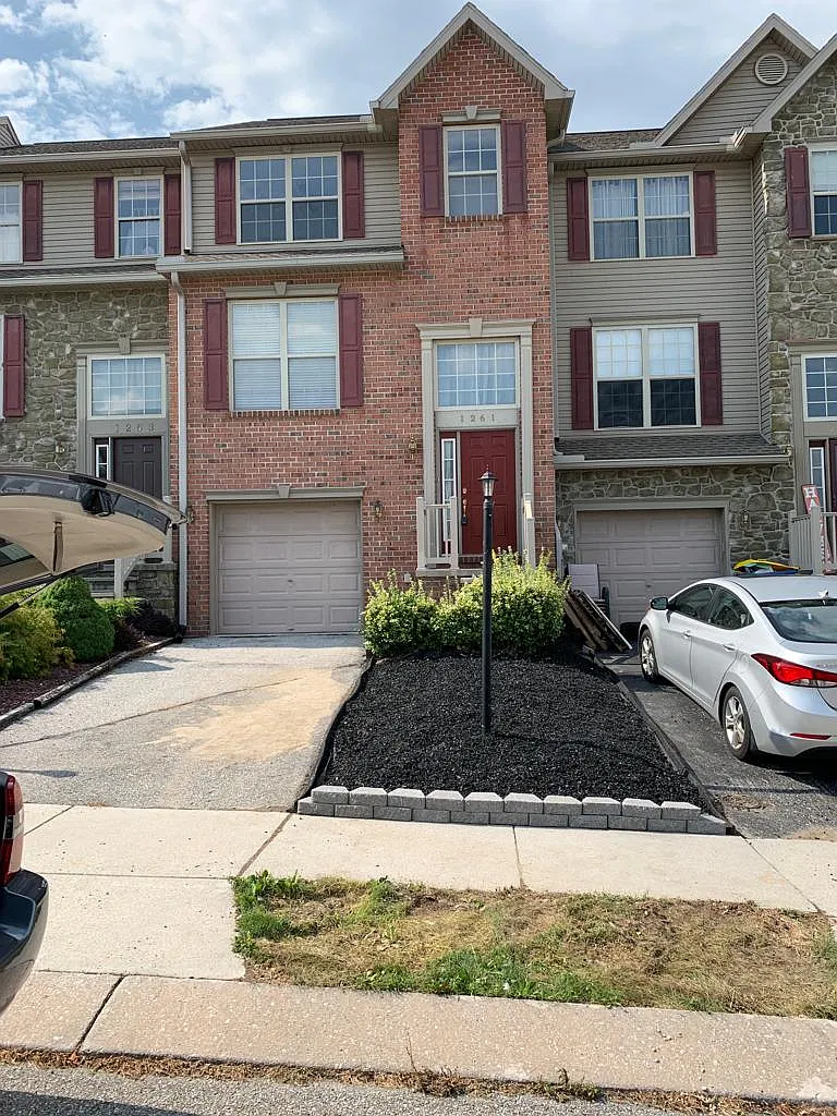 1261 Wanda Dr — Photo 3