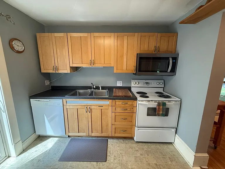 335 Hill St — Photo 14