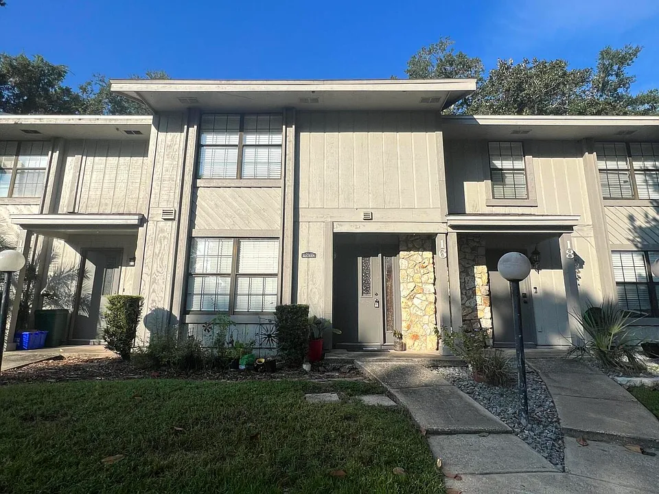 16 Oakwood Park