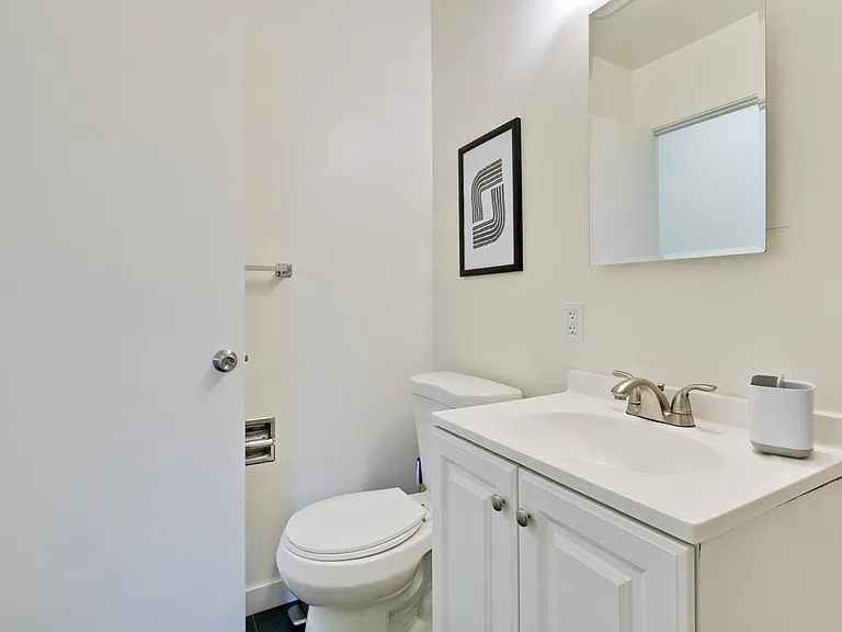 193 Redwood Avenue — Photo 27
