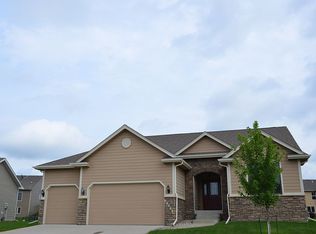 16014 Monroe Ct, Urbandale, IA 50323