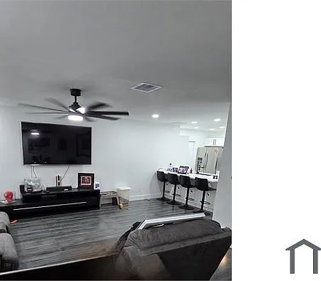 3 bed, 1200 sqft, $2,400 — Photo 4
