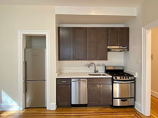 3rd image of 302 Cumberland St #1
