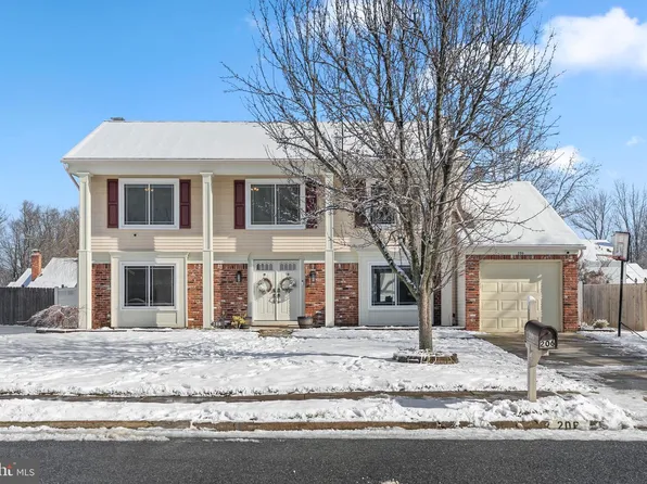 206 Meadow Dr, Mount Laurel, NJ 08054