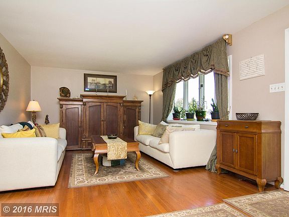 3rd image of 1877 Lakeland Dr