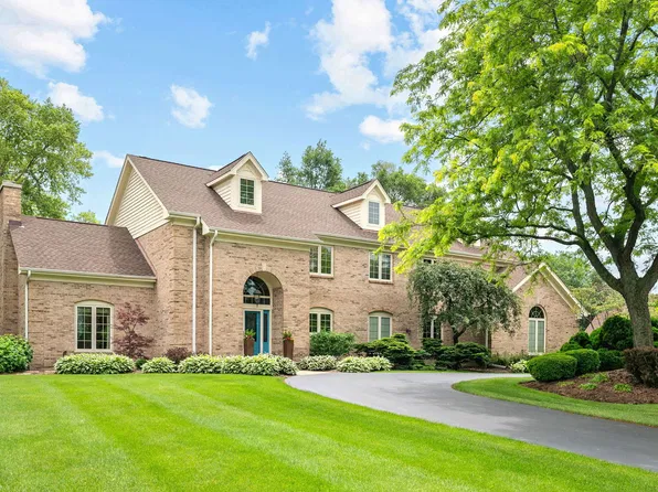 1225 Barclay Cir, Inverness, IL 60010