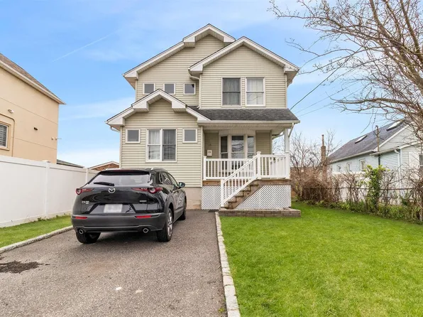 19 Shore Road, Lindenhurst, NY 11757