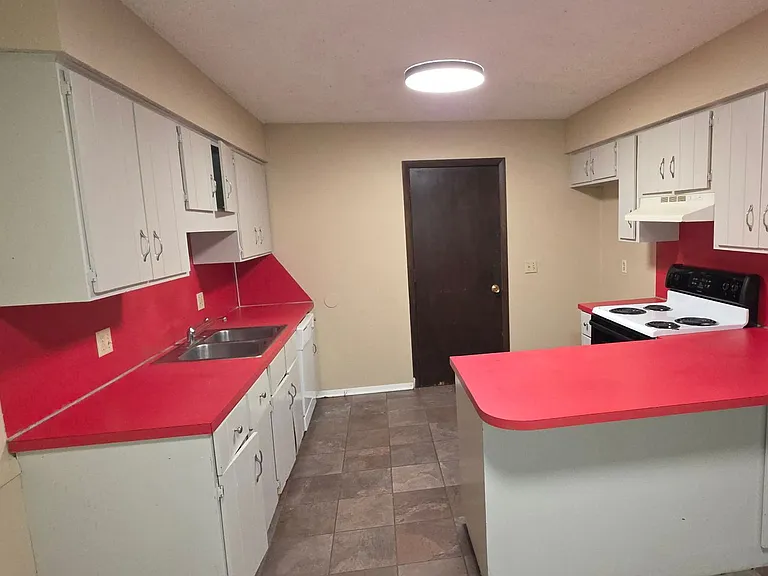 2542 S Regina Ave — Photo 5
