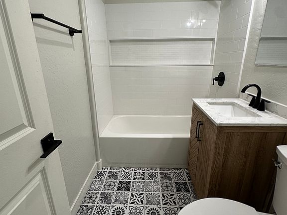5th image of 735 W Coolidge St APT 2