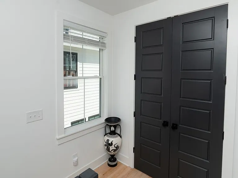 104 Cooper St — Photo 32