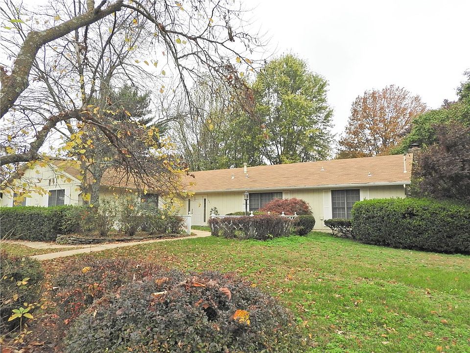 2nd image of 601 Kings Dr