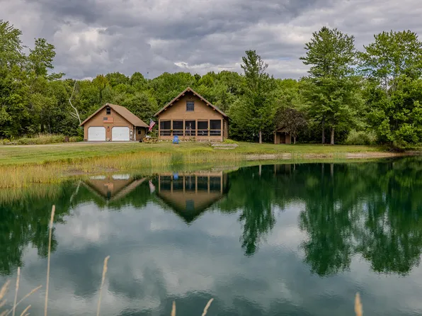 635 Avenue Road, Corinth, ME 04427