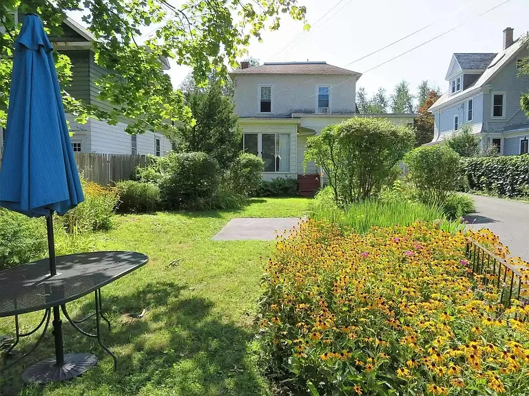 96 Manning Blvd #2 — Photo 6