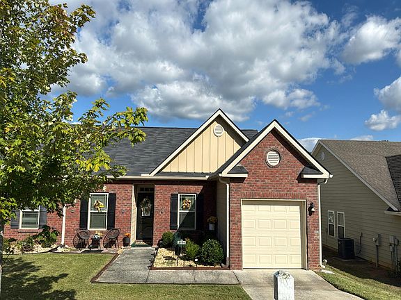 3rd image of 2154 Red Oak Cir